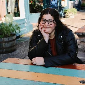 Meet your Posher, Abigail